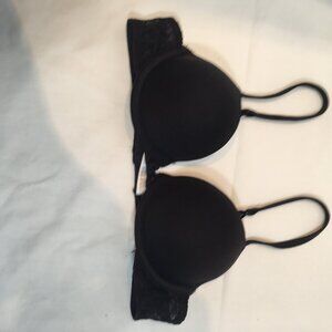 sz 34A black Vassarette padded bra with underwire plumment cut pretty lace sides